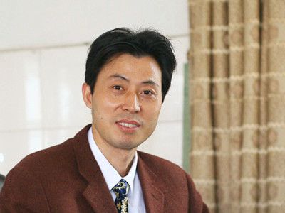 余勝倉：遠(yuǎn)恒佳教育集團(tuán)中小學(xué)管理中心主任、研究院副院長