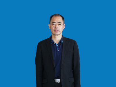 李炎海：中學(xué)化學(xué)教師，高級教師，湖北名師，來自黃岡分校，長期擔(dān)任清北班化學(xué)教學(xué)，學(xué)科功底深厚，教學(xué)作風(fēng)扎實(shí)，教學(xué)成績突出，深受學(xué)生喜愛
