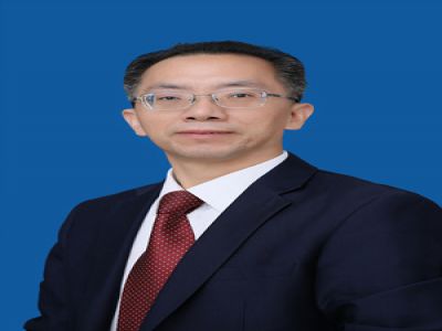汪繼波:中學(xué)數(shù)學(xué)高級(jí)教師，曾任副校長、教導(dǎo)主任，年擔(dān)任年級(jí)主任、歷任高中數(shù)學(xué)教研組長、備課組長、班主任，廣州市白云區(qū)高三中心組成員等。多次獲教學(xué)成果一等獎(jiǎng)，數(shù)名學(xué)生考入北大、清華、浙大、復(fù)旦、中大、武大等名校，曾獲市級(jí)“優(yōu)秀教師”、“優(yōu)質(zhì)課”競賽市級(jí)一等獎(jiǎng)、省級(jí)二等獎(jiǎng)，數(shù)學(xué)競賽省級(jí)“優(yōu)秀輔導(dǎo)教師”，“優(yōu)秀班主任”，等等。20多篇數(shù)學(xué)論文公開發(fā)表，其中2篇被中國人民大學(xué)《高中數(shù)學(xué)教與學(xué)》全文轉(zhuǎn)載。
