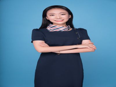 石秋童:美術(shù)，畢業(yè)于四川美術(shù)學(xué)院，成績優(yōu)異，獲得四川美術(shù)學(xué)院畢業(yè)設(shè)計(jì)學(xué)院獎(jiǎng)，大學(xué)期間在心田美術(shù)兼職兩年，有豐富的教學(xué)經(jīng)驗(yàn)。