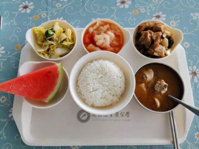 美好學(xué)校|湖畔餐廳，請(qǐng)你低調(diào)一點(diǎn)好么？