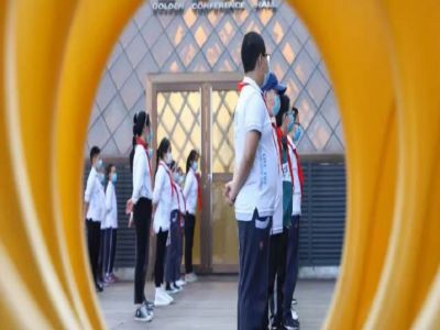 一米之外—— 隔離病毒，不隔離愛(ài)