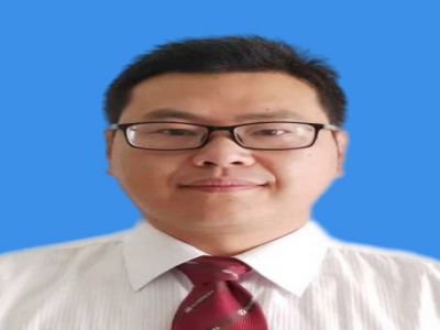 黃健:中學(xué)數(shù)學(xué)一級(jí)教師，12年教齡，長期擔(dān)任班主任，帶領(lǐng)過6屆高三參加高考，多名學(xué)生被一流大學(xué)錄取。曾擔(dān)任年級(jí)組長、數(shù)學(xué)教研組長，輔導(dǎo)多名學(xué)生在希望杯全國邀請賽和全國數(shù)學(xué)奧賽中獲獎(jiǎng)，多次評為校優(yōu)秀班主任、優(yōu)秀教師、骨干教師。獲貴州省六盤水市骨干班主任榮譽(yù)稱號(hào)。   六枝特區(qū)第六屆高中數(shù)學(xué)優(yōu)質(zhì)課評委，六盤水市2017屆高中數(shù)學(xué)質(zhì)量監(jiān)測考試命題教師，2018年貴州省普通高中高考評卷教師，并評為優(yōu)秀